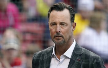 Tim Wakefield, Who Revived His Career and Red Sox Trophy Case With Knuckleball, Dies at 57