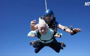 104-Year-Old Chicago Woman Skydives from Plane; Shooting for Record