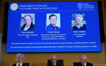 Trio Win Nobel Physics Prize for Lighting up Secrets of the Atom