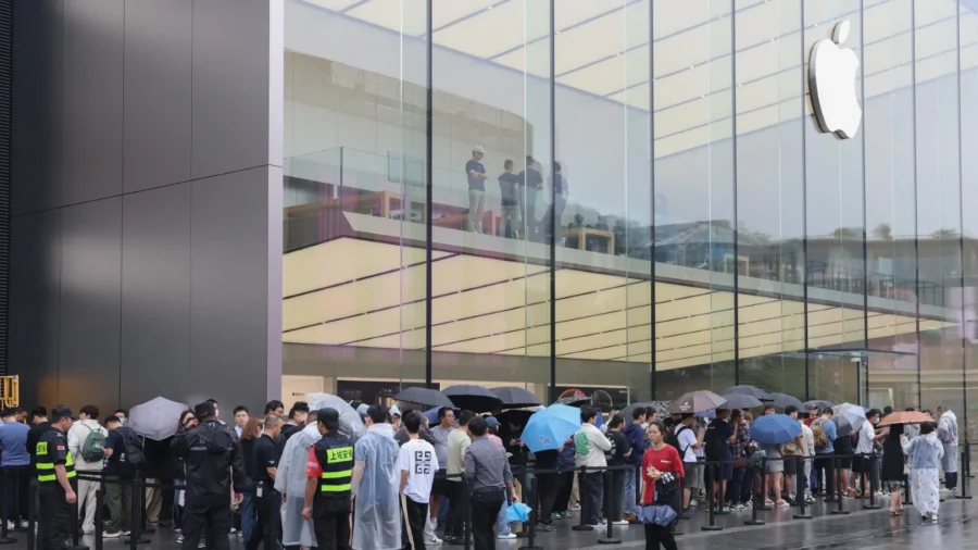 Apple Complies With New Chinese App Store Rule