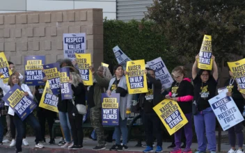 Health Care Workers Picket Outside US Hospitals in Multiple States, Kicking Off 3-day Strike