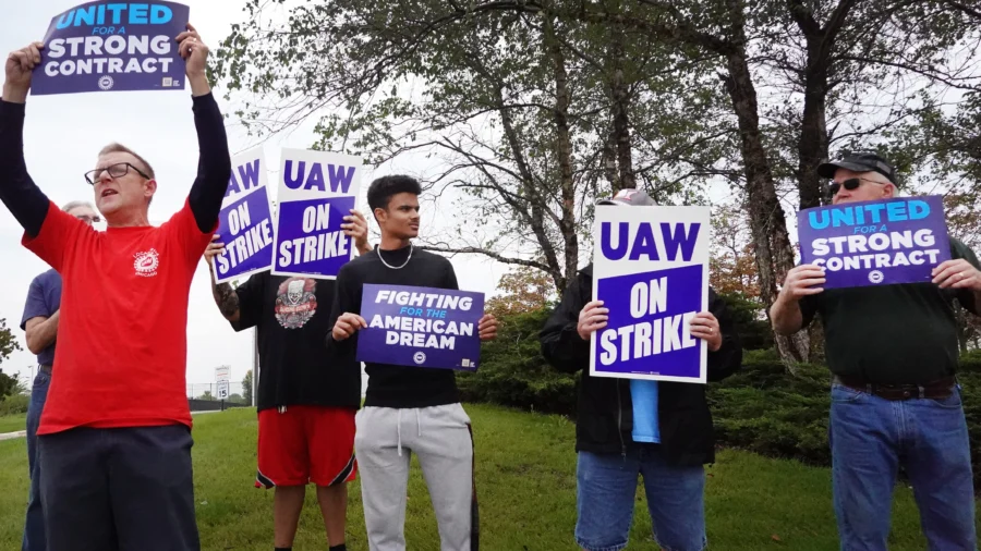 UAW, Automakers Signal Progress: Report