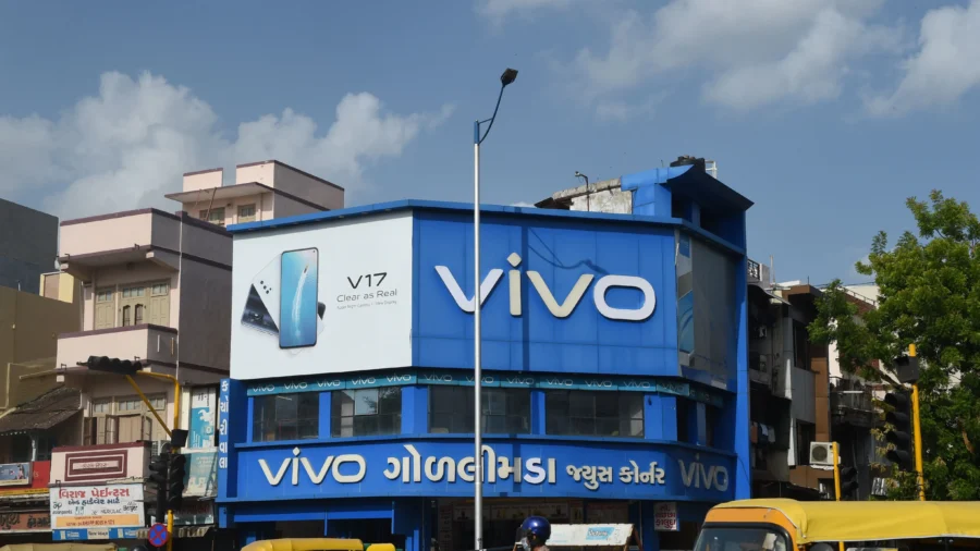 India Accuses Chinese Phone Brand of Visa Violations