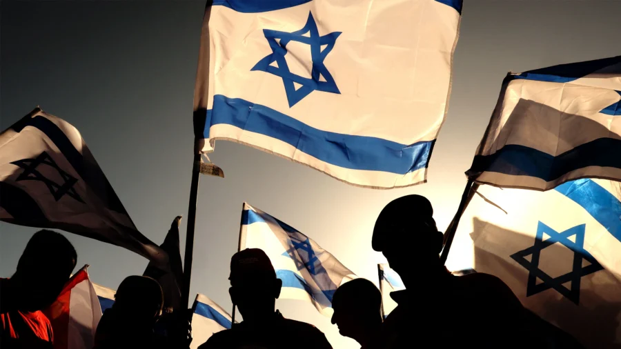 Students Call for Teacher's Removal Over Pro-Israel Photo, Survivor of China's Cultural Revolution Weighs in