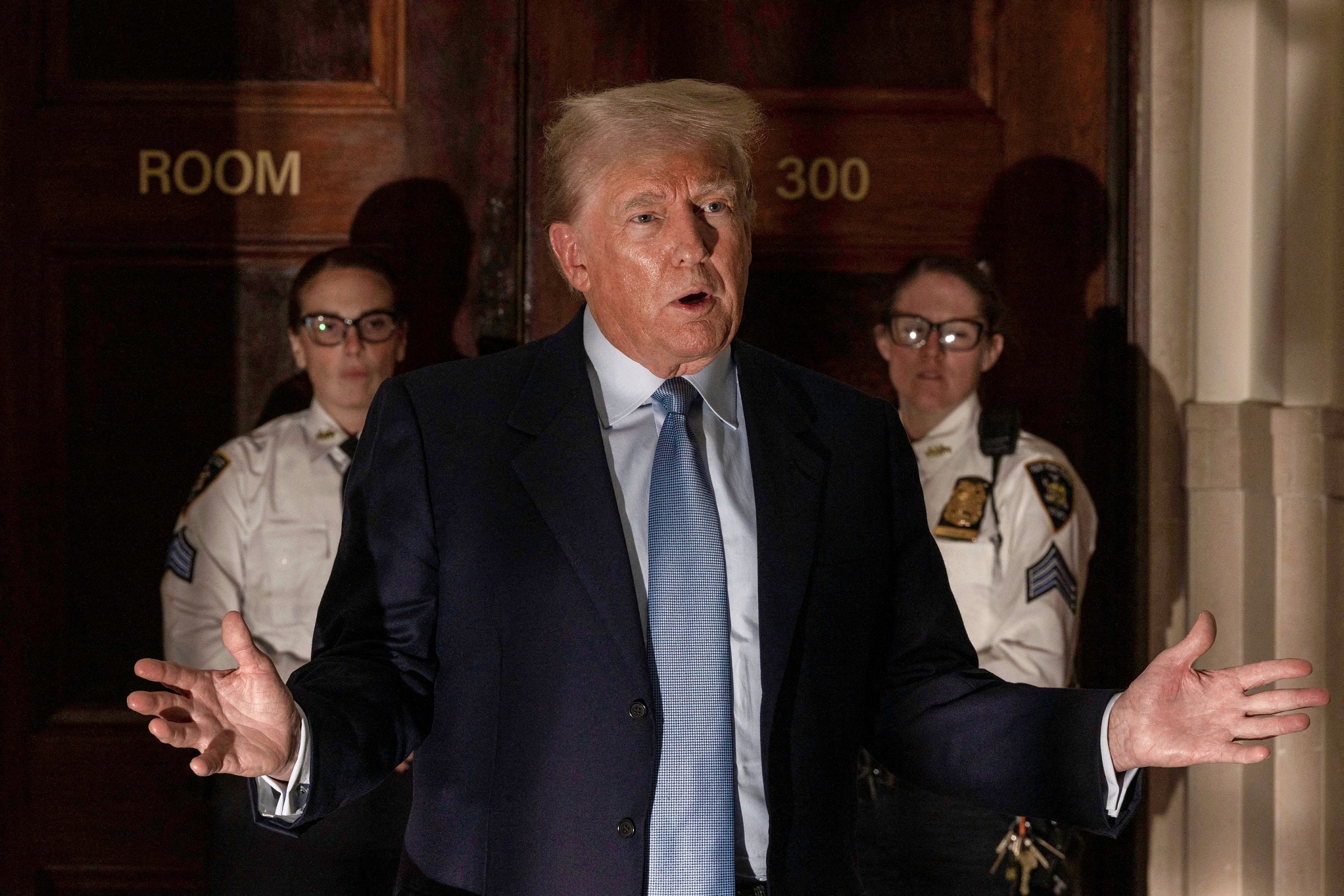 NY Court Employee Arrested for ‘Yelling Out’ to Trump at Civil Trial | NTD