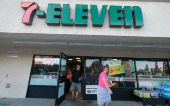 Dozens Loot and Vandalize California 7-Eleven