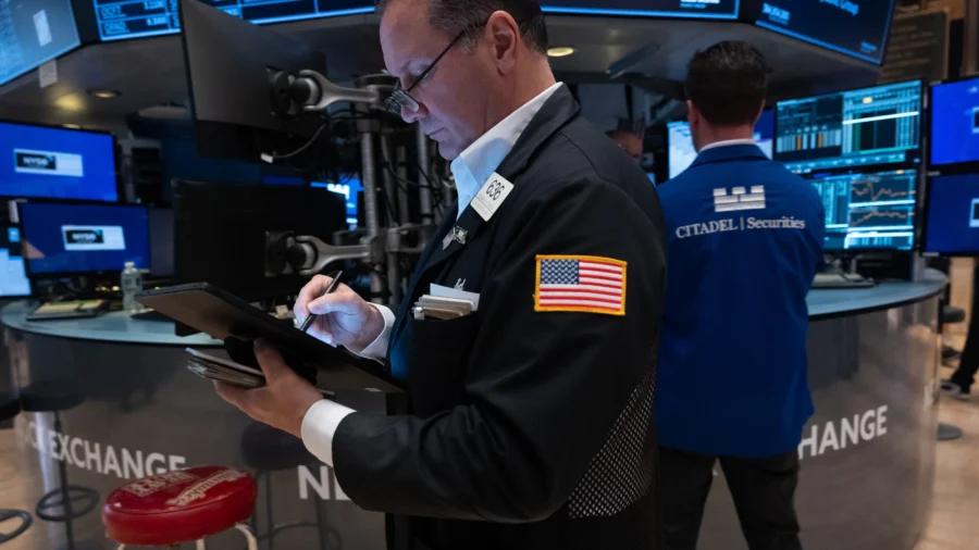 Chinese Investor Sales of US Assets Hit 4-Year High