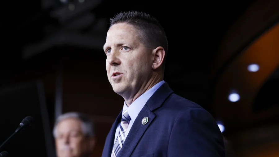 Rep. Brecheen on Speaker Johnson, House GOP