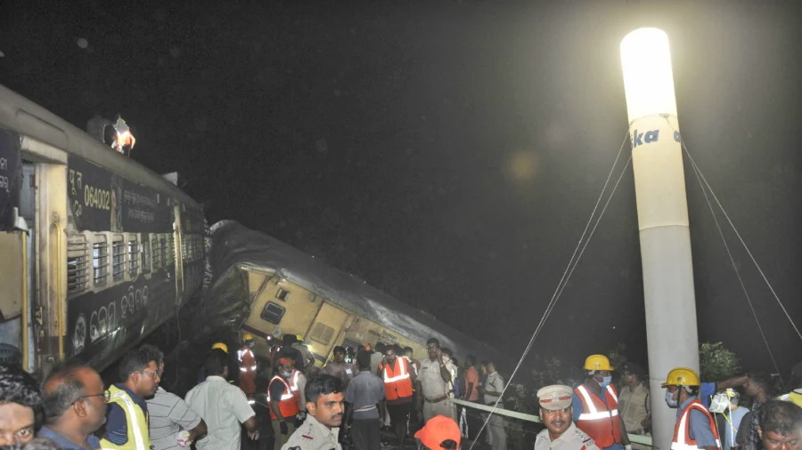 Passenger Train Slams Into Another in Southern India, Killing 13 People and Injuring 25