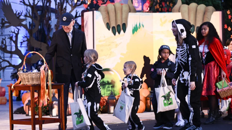 Halloween Safety Tips for Trick-or-Treaters