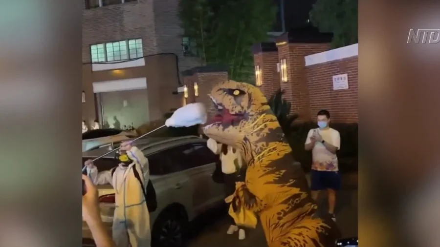 Halloween Parade in Shanghai Mocks Authorities