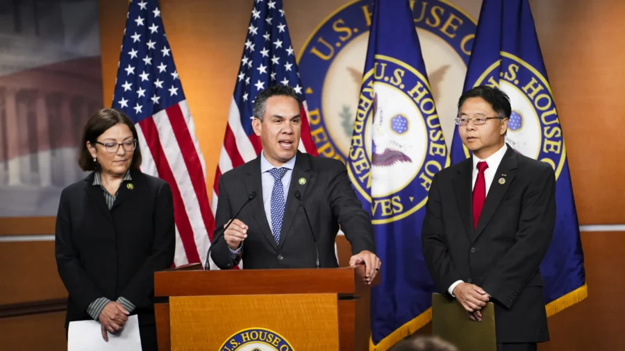 House Democrat Leaders Hold Weekly Press Conference (Nov. 7)