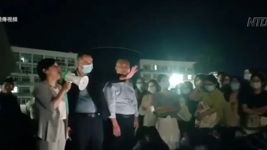 Teachers, Medical Workers Stage Protests in China