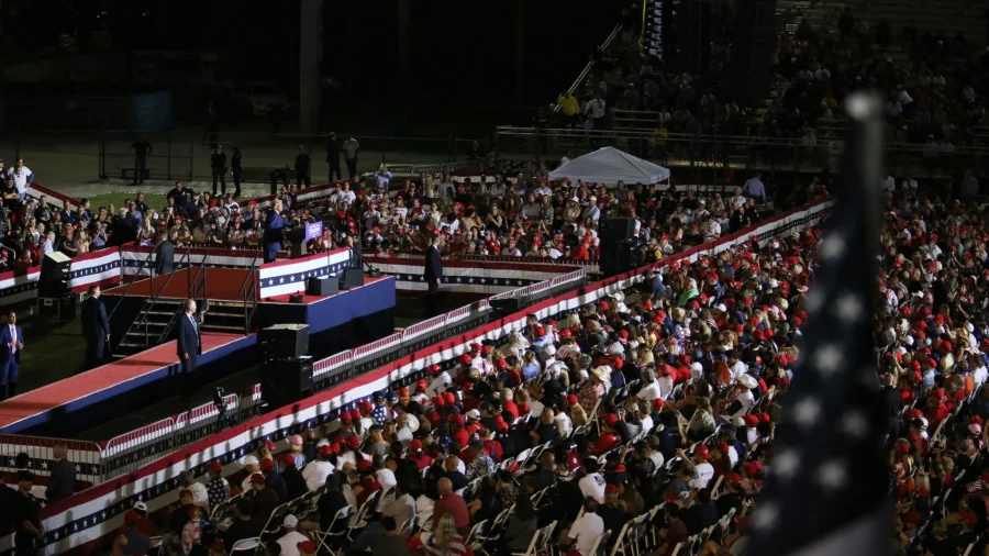 Trump Addresses Enthusiastic Crowd on Israel, Ukraine, Immigration, and Global Stability