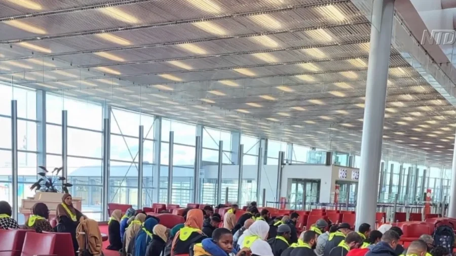 Controversy Over France Airport Muslim Prayer