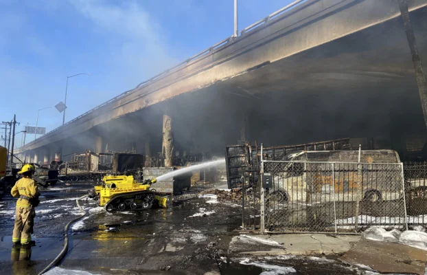 Massive Fire Closes Major Highway in Los Angeles | NTD
