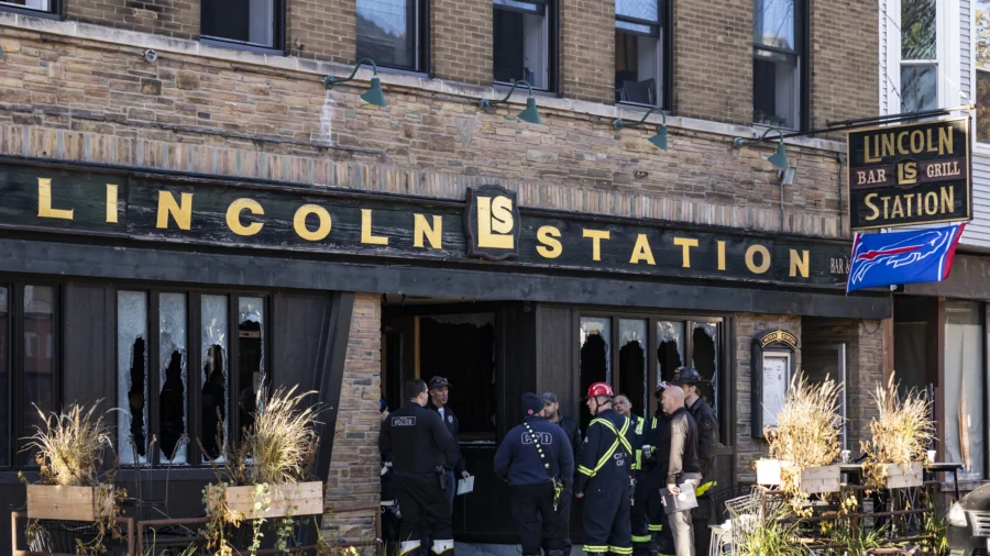 Chicago Firefighter Dies After Falling Through Light Shaft While Battling Blaze