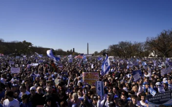 Thousands Rally in Support of Israel in Washington
