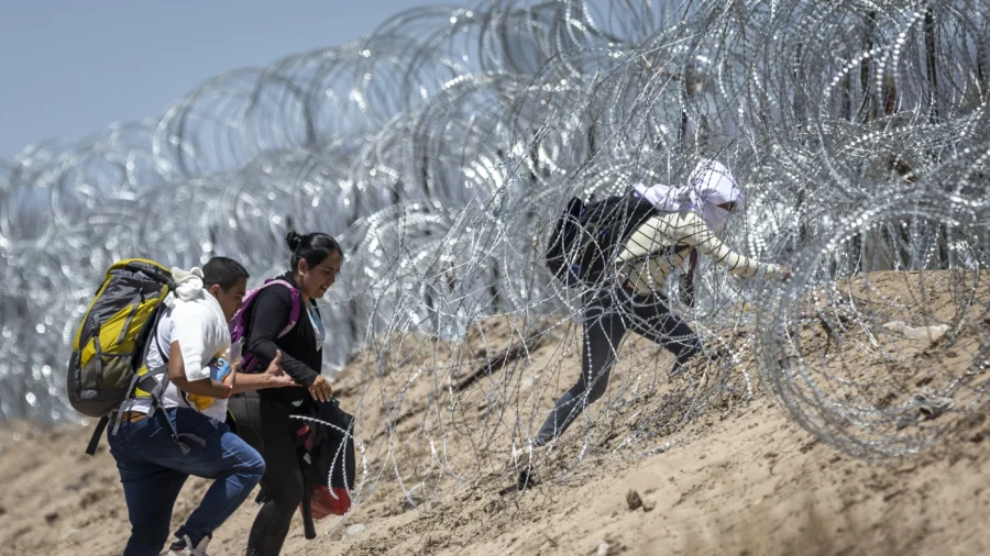 Biden Admin Urges Supreme Court to Let CBP Agents Remove Razor Wire on ...