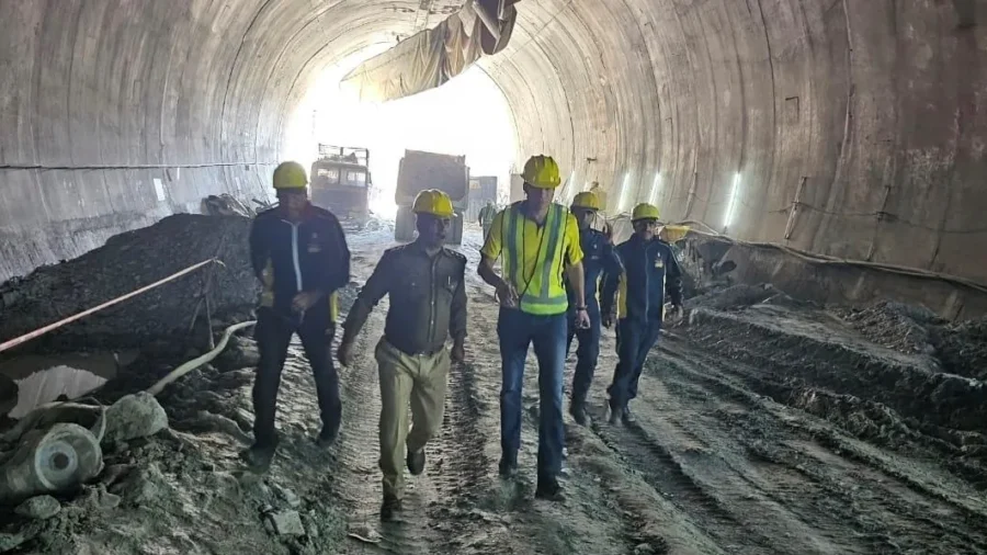 Some of 40 Workers Trapped in India Tunnel Collapse Are Sick as Debris and Glitches Delay Rescue