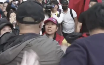 Pro-CCP, Anti-CCP Protesters Clash Upon Chinese Leader Xi Jinping’s Arrival in San Francisco