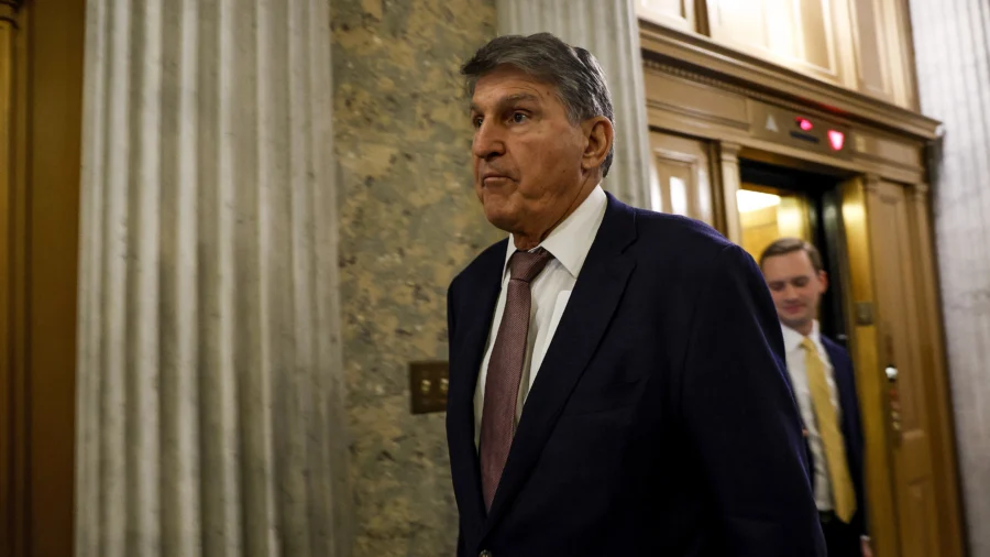 Manchin Confirms He's 'Absolutely' Considering Running for President in 2024