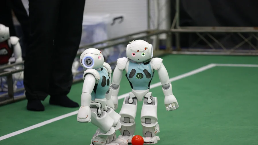 ‘CCP Always Think Military First’: Fleming on China’s Plan to Mass-Produce Humanoid Robots