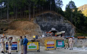 Drilling to Rescue 40 Men Trapped in Indian Tunnel Halted After Snag