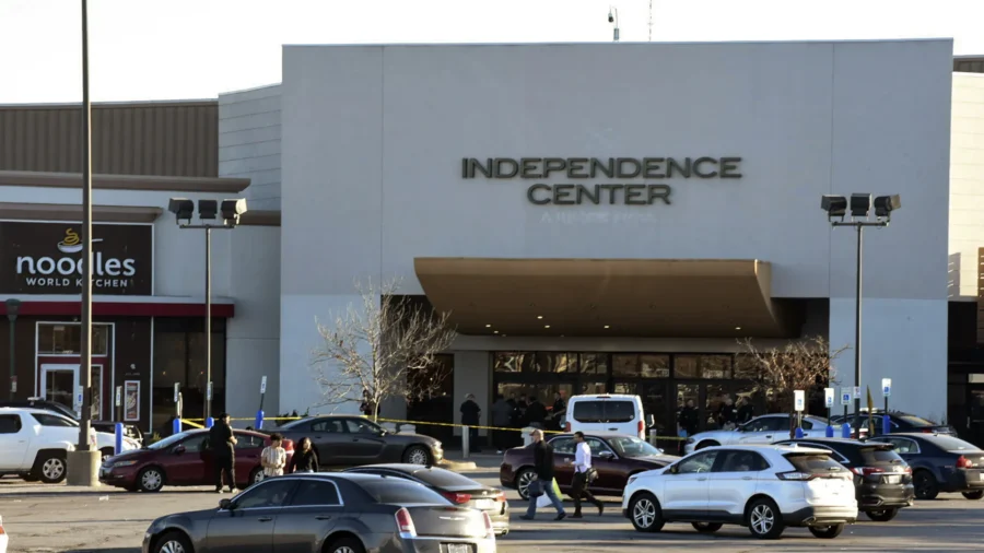 Pregnant Woman Who Was Put on Life Support After Missouri Mall Shooting Has Died, Police Say