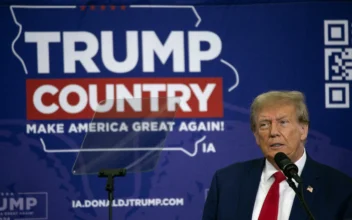 Iowa Crowd Cheers Nearly Nonstop as Trump Seeks to ‘Wrap Up’ GOP Primary