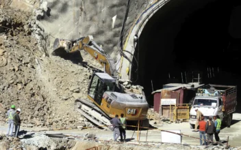 41 Workers in India Stuck in Tunnel for 8th Day, Officials Consider Alternate Rescue Plans
