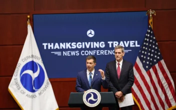 Buttigieg Warns of Rough Weather Amid Some of ‘Busiest Travel Days in US History’