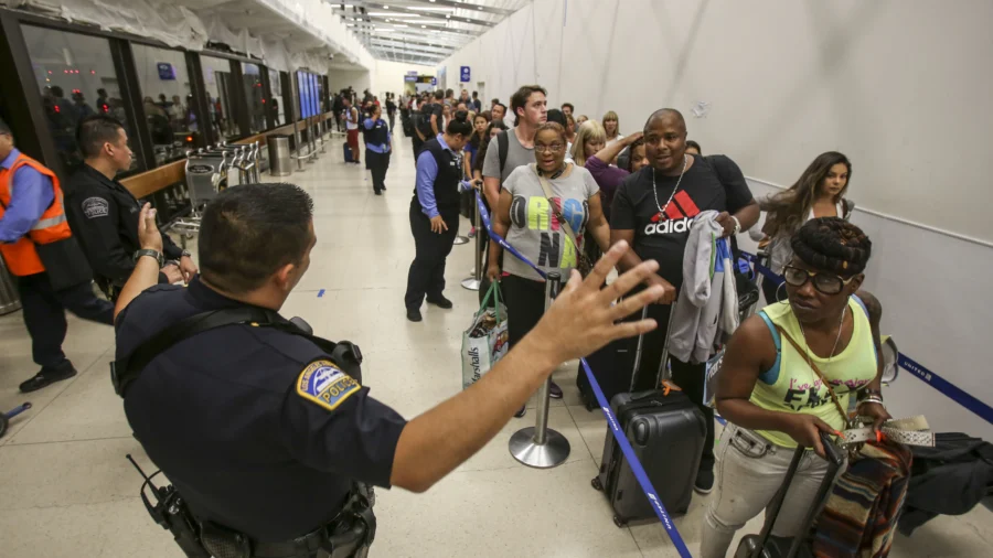 Travelers Take to the Skies for Thanksgiving