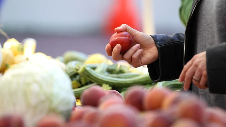 Lower Interest Rates, Continuing Inflation, and More Job Losses Expected in 2024: Economic Consultant