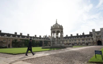 Chinese Student Groups in UK Accused of Promoting CCP Propaganda