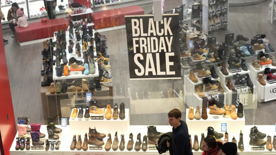 Retailers Offer Bigger Black Friday Discounts to Lure Hesitant Shoppers Hunting for the Best Deals