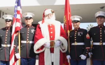Hollywood Christmas Parade Supports Marine ‘Toys for Tots’