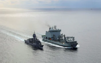 Australian Warship Sails Through Taiwan Strait