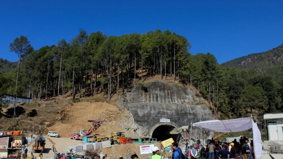 Indian Tunnel Rescue Set to Take Much Longer After Drill Damaged