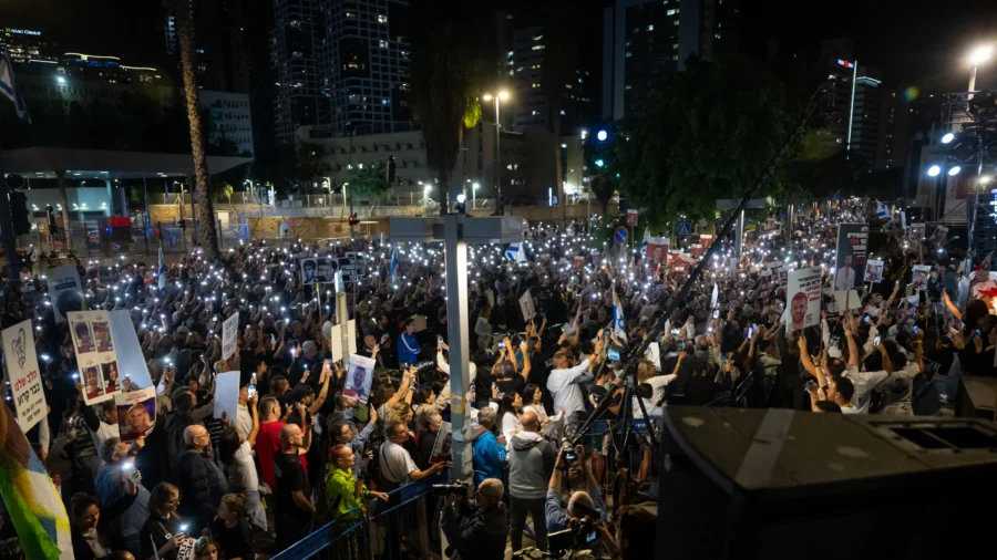 Thousands of Israelis Rally for Hostages in Tel Aviv