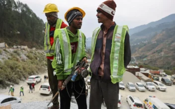 After Machines Fail, ‘Rat Miners’ to Help Rescue 41 Men Stuck in Indian Tunnel