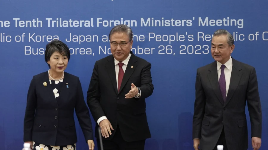 China, Japan, South Korea Seek to Boost 3-Way Ties; Chinese Fighter Jets ‘Orbit’ Philippine Aircraft