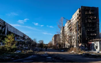 Russian Forces Advancing on Ukrainian Town From All Sides