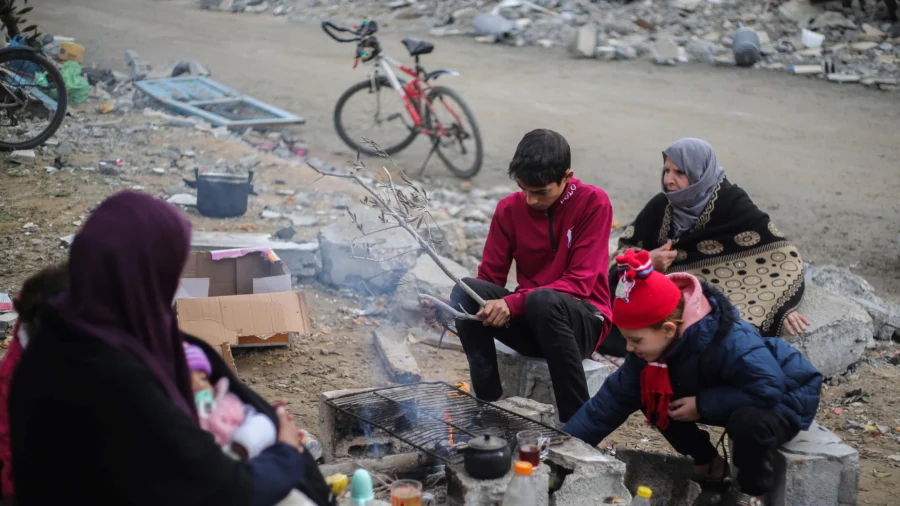 Gaza Residents Wait for Hamas to Accept Peace Plan