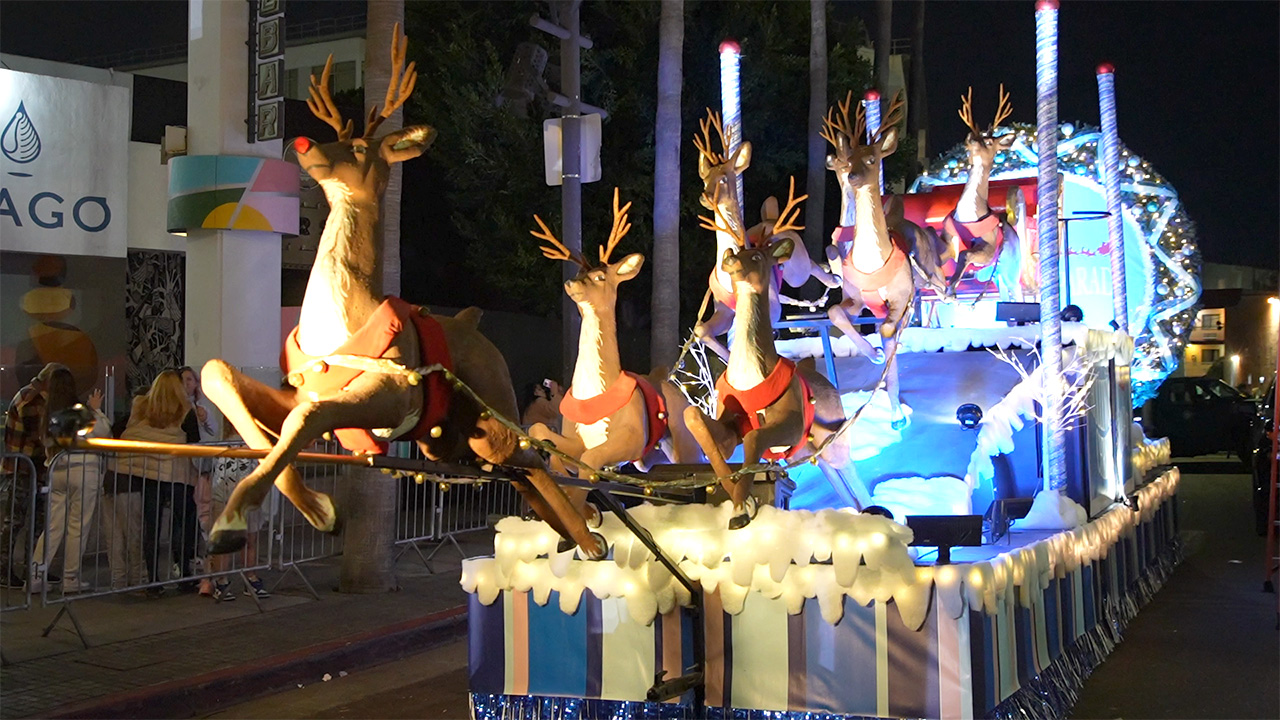 Hollywood Christmas Parade Hits Tinseltown NTD