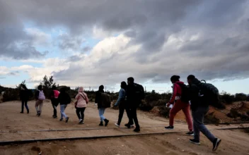 US Border Overwhelmed By ‘Record-Breaking Numbers’ as Illegal Immigrant Crisis Grows