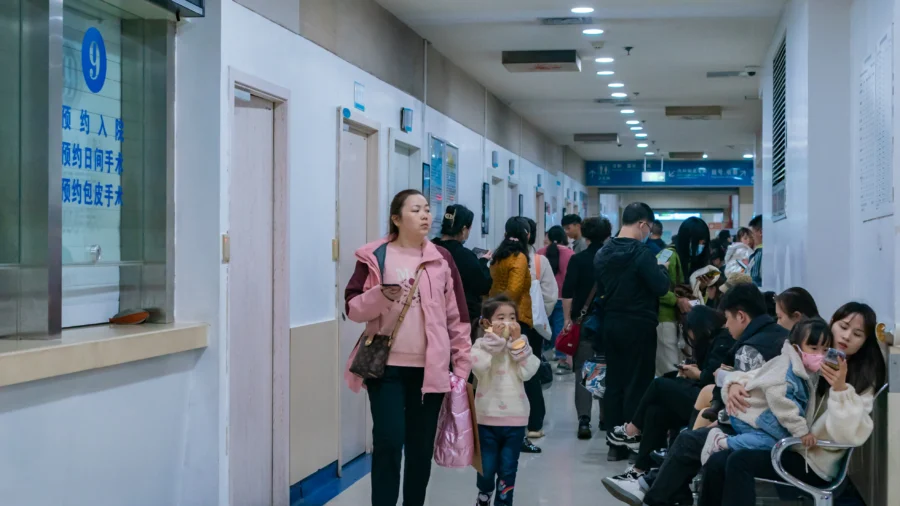 ‘Locking Down Only Prolongs the Agony’: Doctor Analyzes Dealing With Pandemics Amid China's Pneumonia Wave