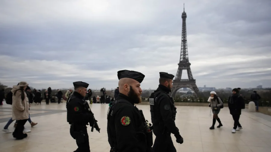 Tourist Stabbed to Death by Terrorist Targeting Passersby in Paris