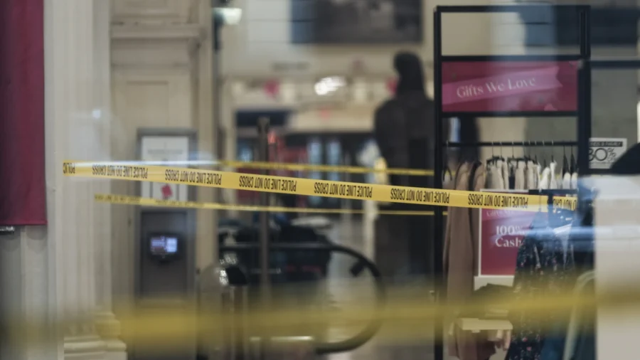 Man Suspected of Shoplifting Stabs 2 Security Guards at Philadelphia Store, Killing One