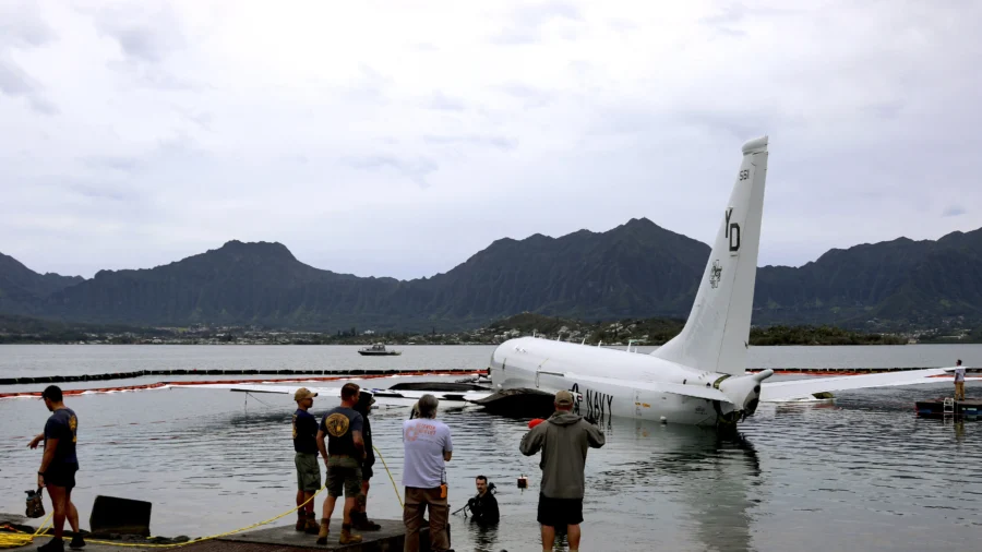 US Navy Plane Removed From Hawaii Bay After It Overshot Runway; Coral Damage Being Evaluated
